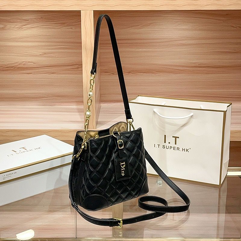 2025 Cross-Border Trendy Genuine Leather Bucket Bag – Minimal Luxe for Everyday