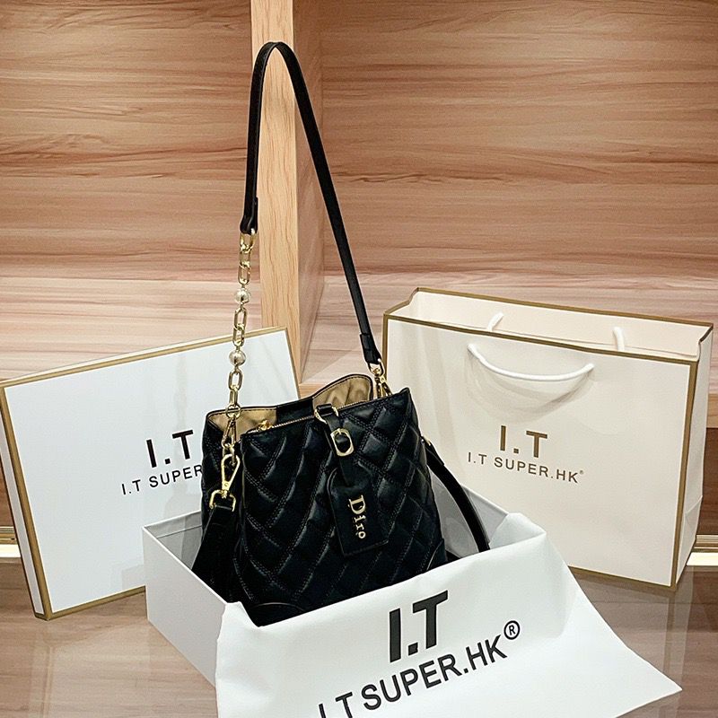 2025 Cross-Border Trendy Genuine Leather Bucket Bag – Minimal Luxe for Everyday