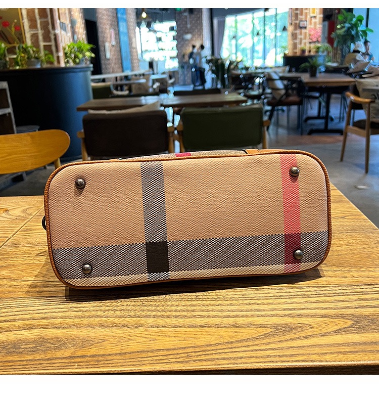 2025 Shell-Shape Handbag – Premium Fabric & Genuine Leather Blend